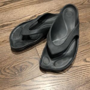Crocs waterproof women’s thong sandal